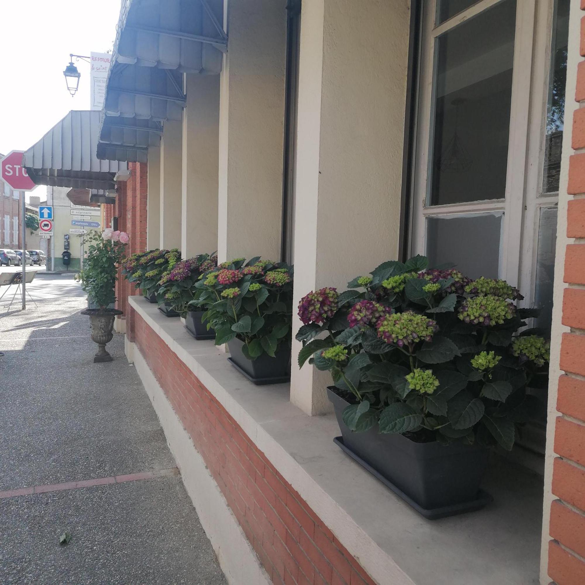 Hotel Le Normandy Beaumont-de-Lomagne Exterior photo