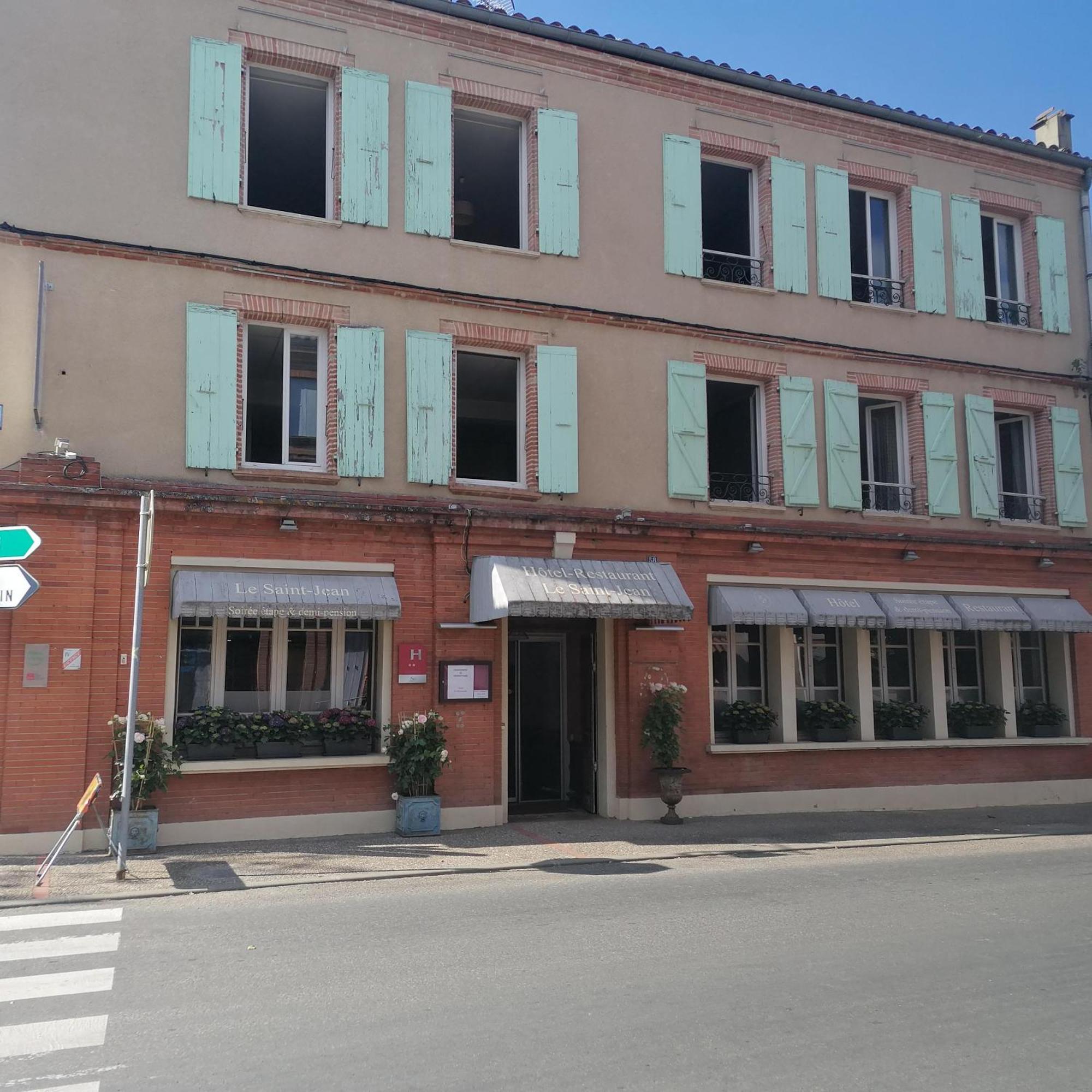 Hotel Le Normandy Beaumont-de-Lomagne Exterior photo